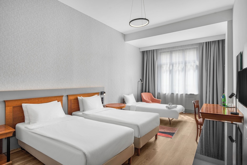 PLUS, SUPERIOR, TWIN BEDS