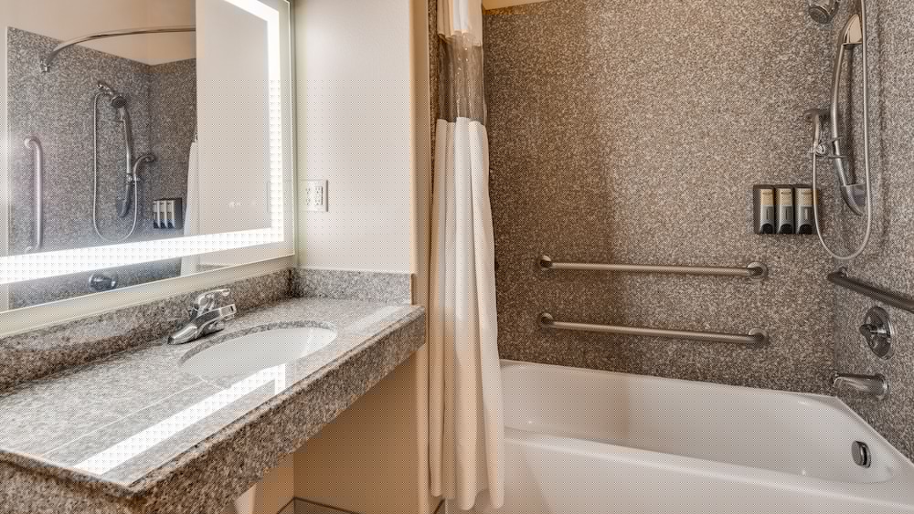 Best Western Plus Battle Ground Inn & Suites 14/36