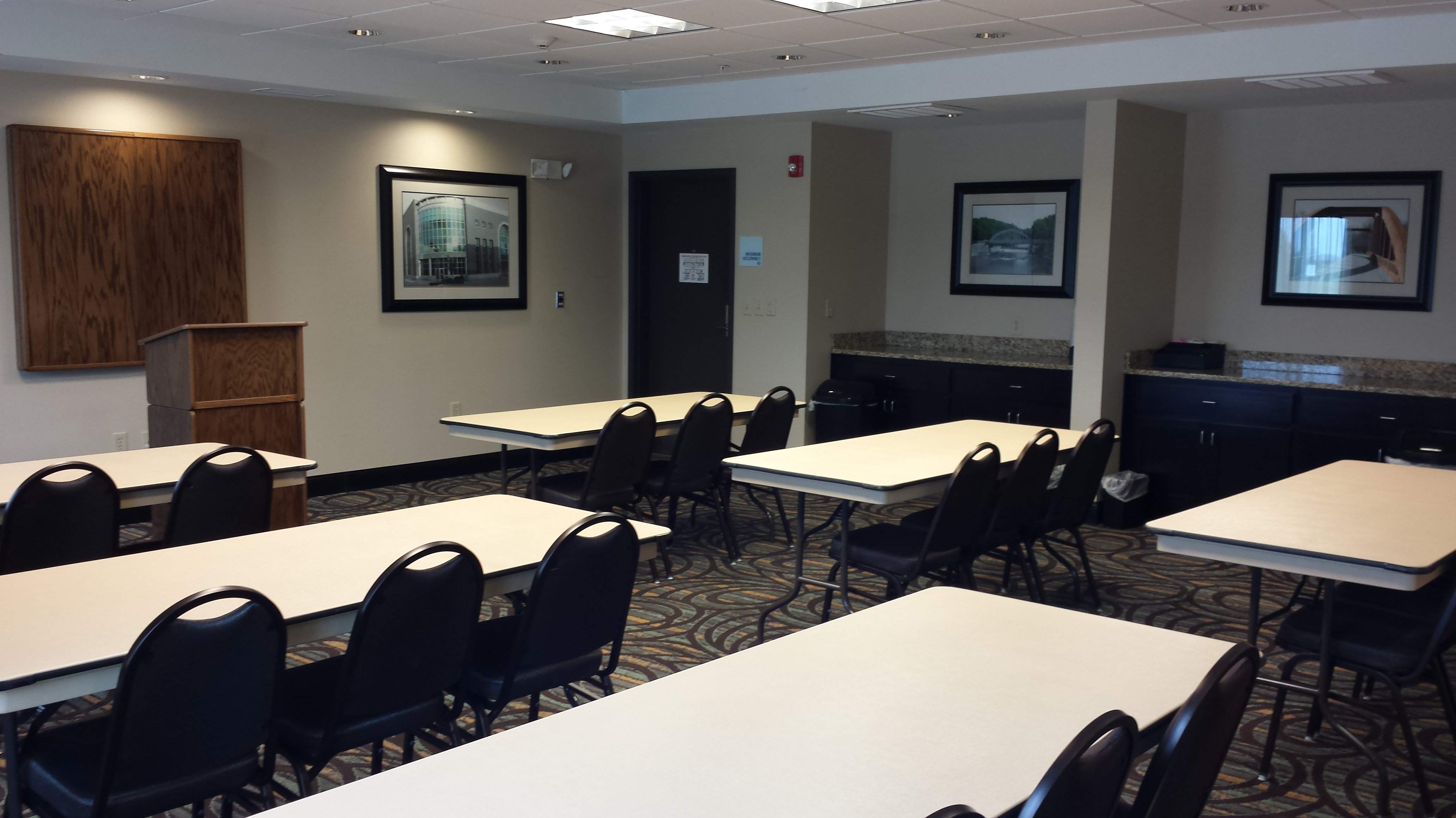 Holiday Inn Express Suites Nevada 57/66