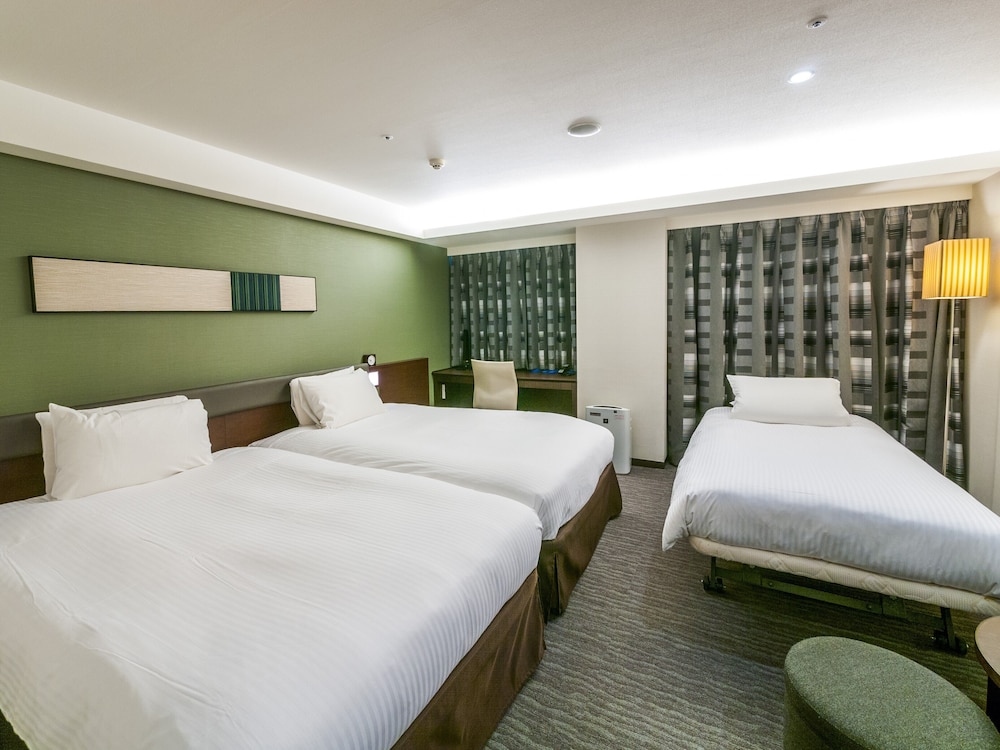 Twin Beds, Sofa