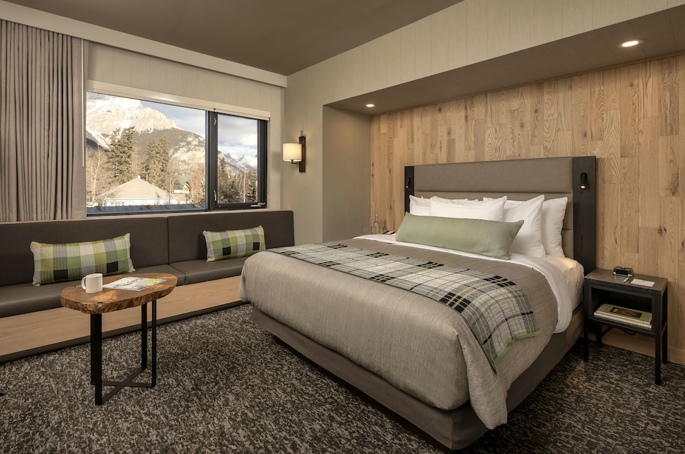Peaks Hotel & Suites 11/50