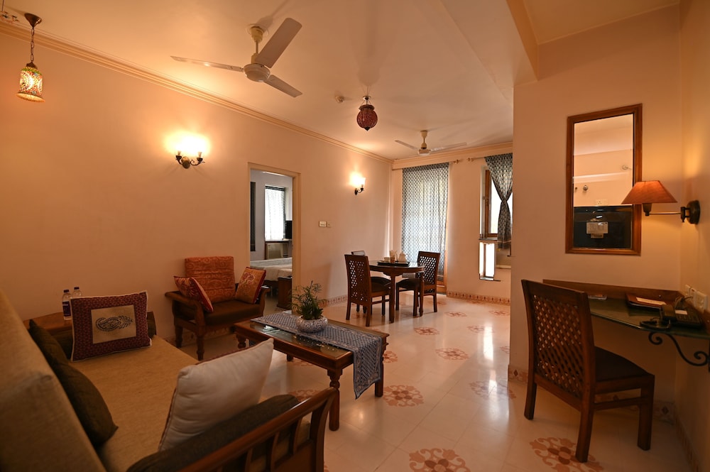 Om Niwas Suite Hotel 49/67