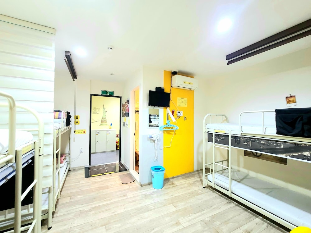 Hostel Tommy Formerly Yellow Brick 2 Hotel 27/47