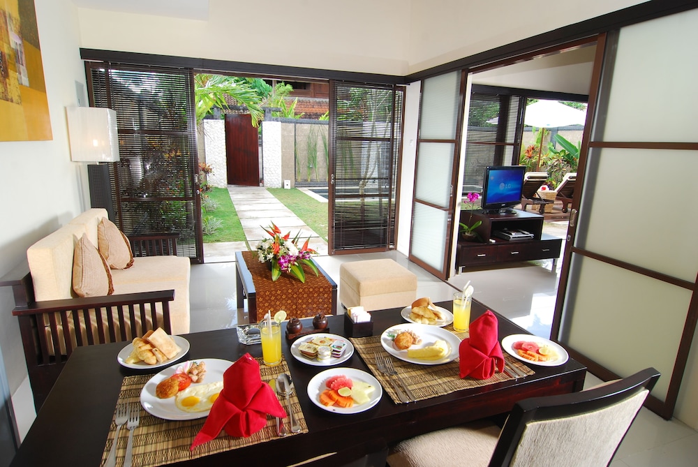 Bali Rich Luxury Villa 36/42