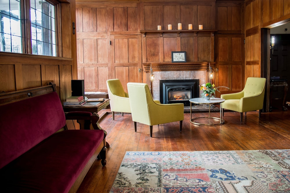 Cedar Gables Inn 47/68