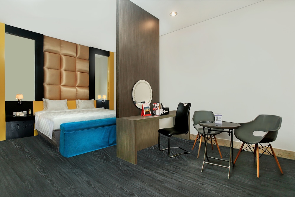 Swiss-Belcourt Makassar 21/36