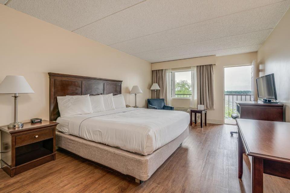 Bonnie Castle Resort & Marina 12/32