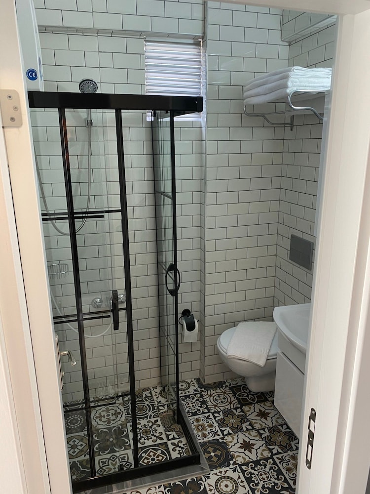 Avisos Hotel and Apartment 47/50