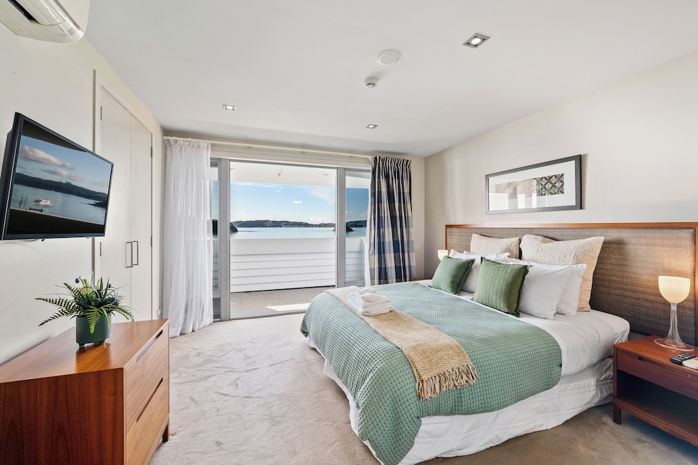 The Waterfront Suites Heritage Collection 11/50