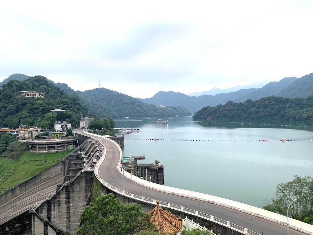 Howard Lake Resort Shihmen Dam 61/66
