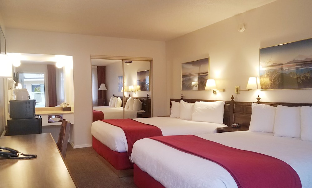 Sovana Inn 7/25