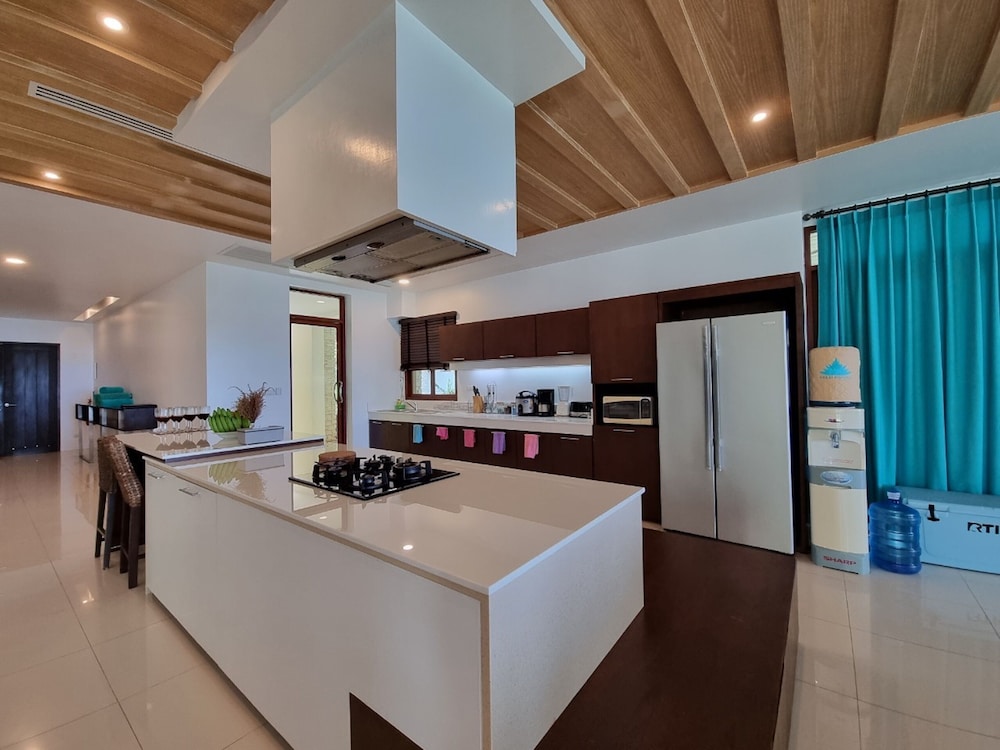 Amatapura Beach Villa 14 10/53