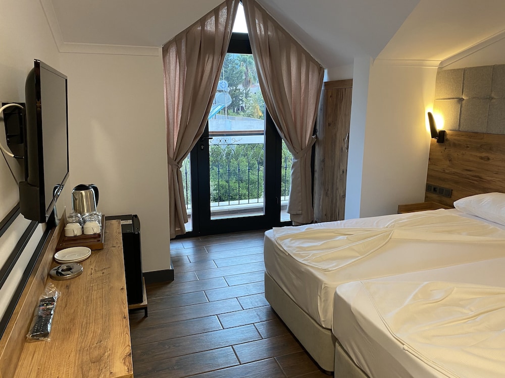 Standard, Twin Beds