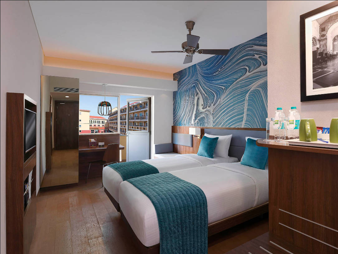 POOL, MODERN, TWIN BEDS, BALCONY
