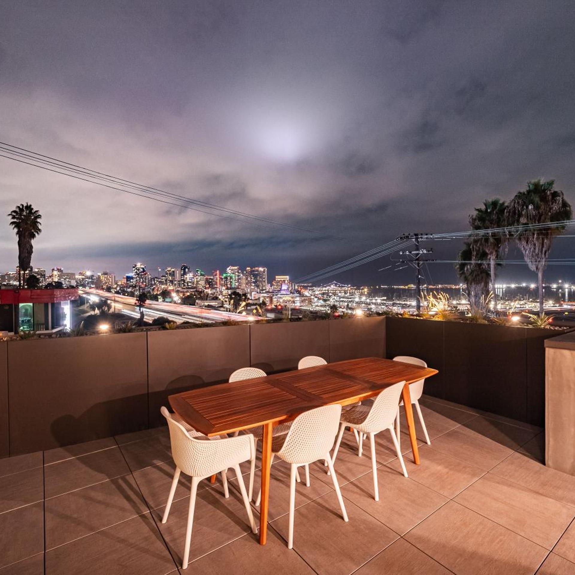 City24 Condo Hotel Little Italy Mission Hills 34/49