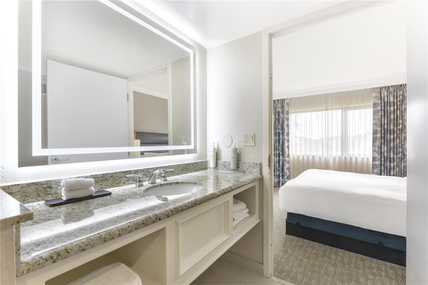 جناح لذوي الإعاقة، Embassy Suites by Hilton Anaheim Orange 6/6