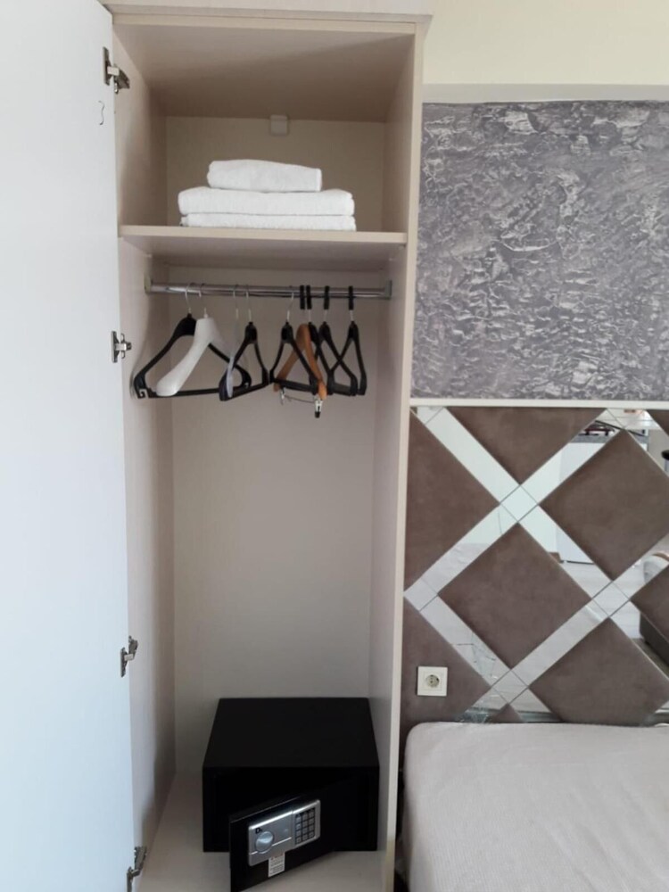 Terra Suites 9/60