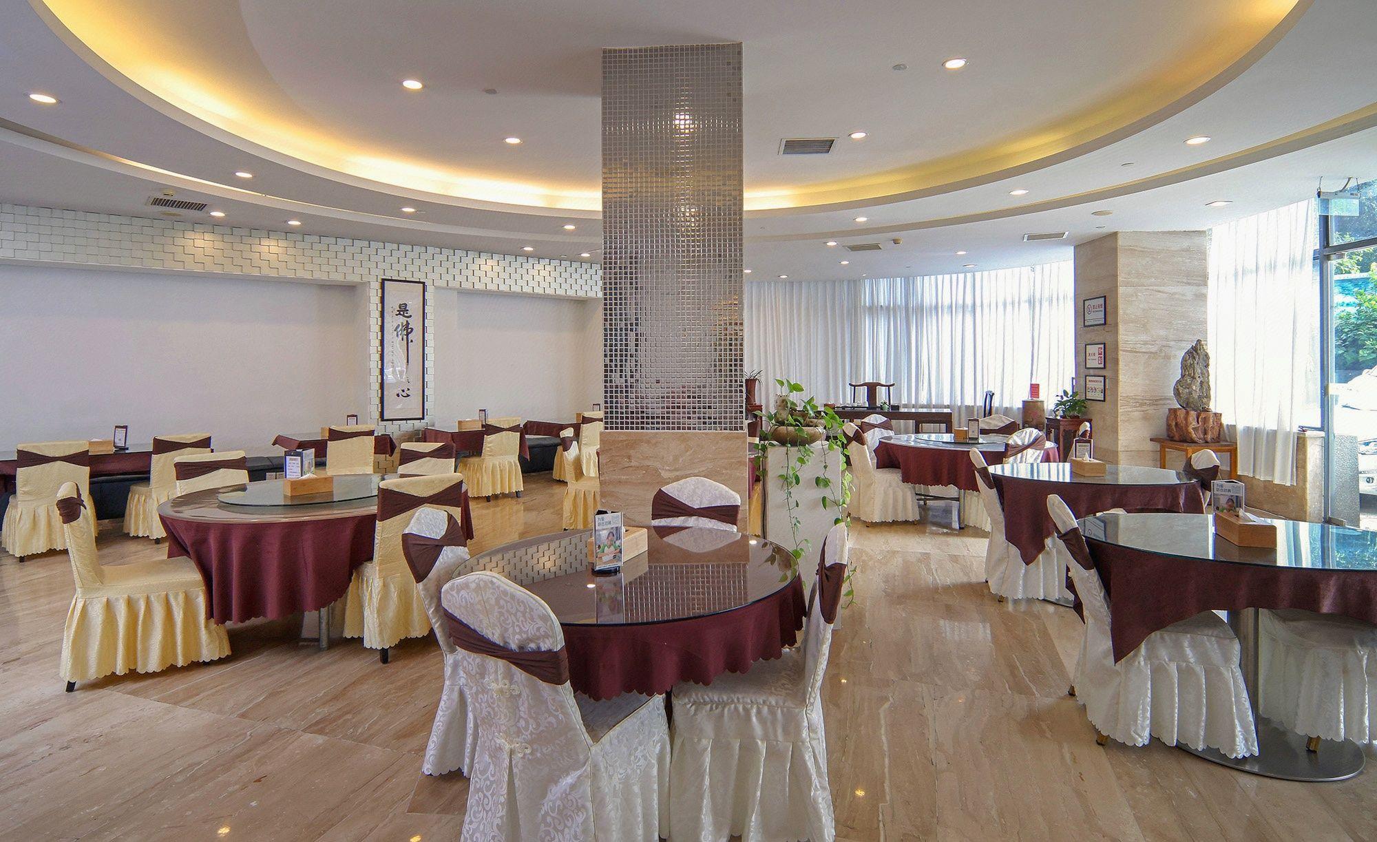 Xiamen Rushi Hotel Exhibition Center 34/46
