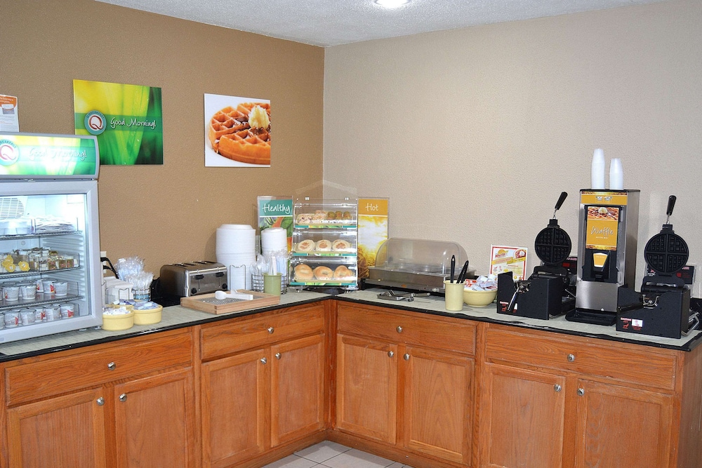 Quality Inn Raynham - Taunton 69/75