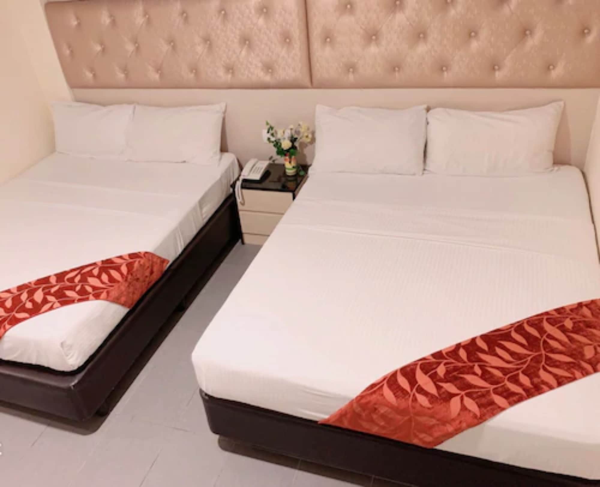 Family Suite, Queen and Twin Beds, No Window، Sandpiper Hotel 5/7