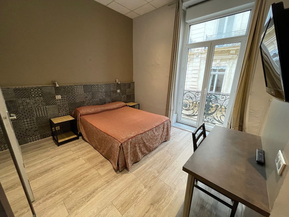 Hotel De La Comedie 10/19
