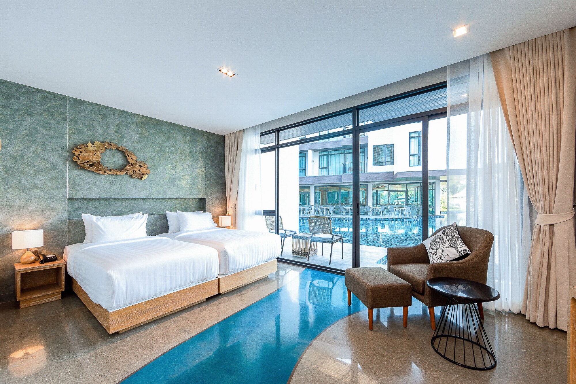Deluxe, Twin Beds, Pool Access