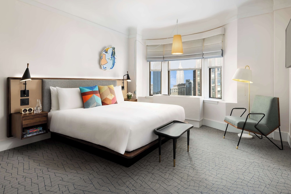 SEVILLE, SUITE, KING BED, SOFA