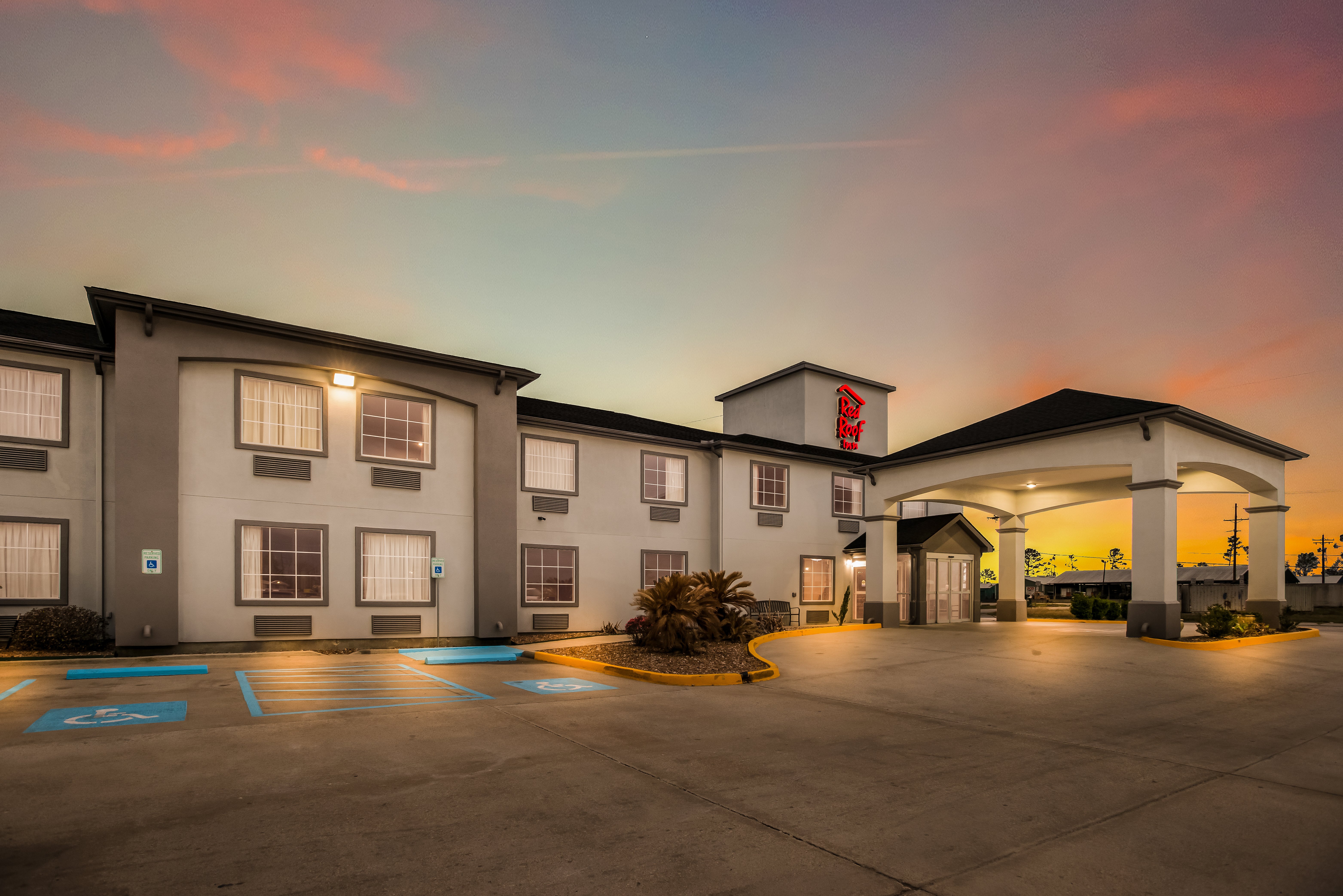 Red Roof Inn & Suites Lake Charles 4/43