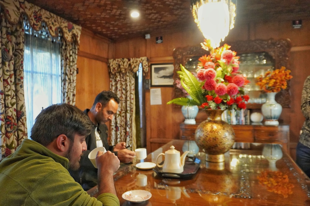 Swan Group Of Houseboats 8/50