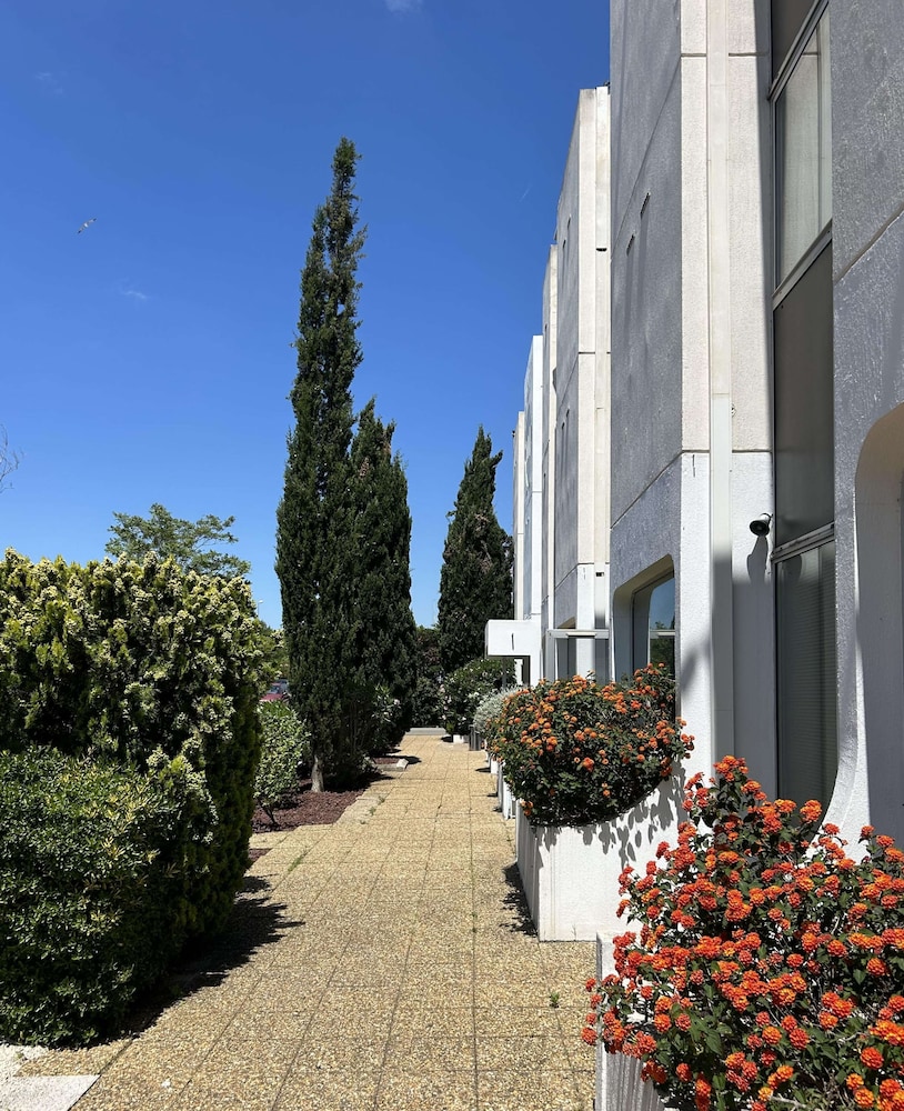 Kyriad Martigues Sud 53/58