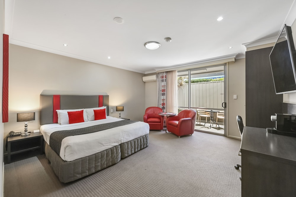 SUPERIOR, KING BED
