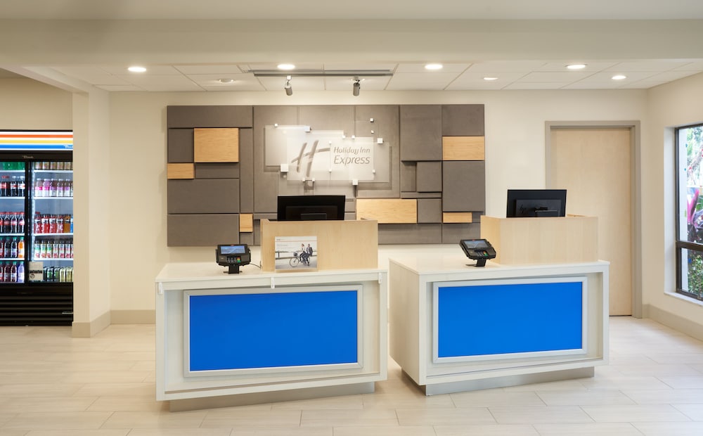 Holiday Inn Express Boca Raton-West 8/60