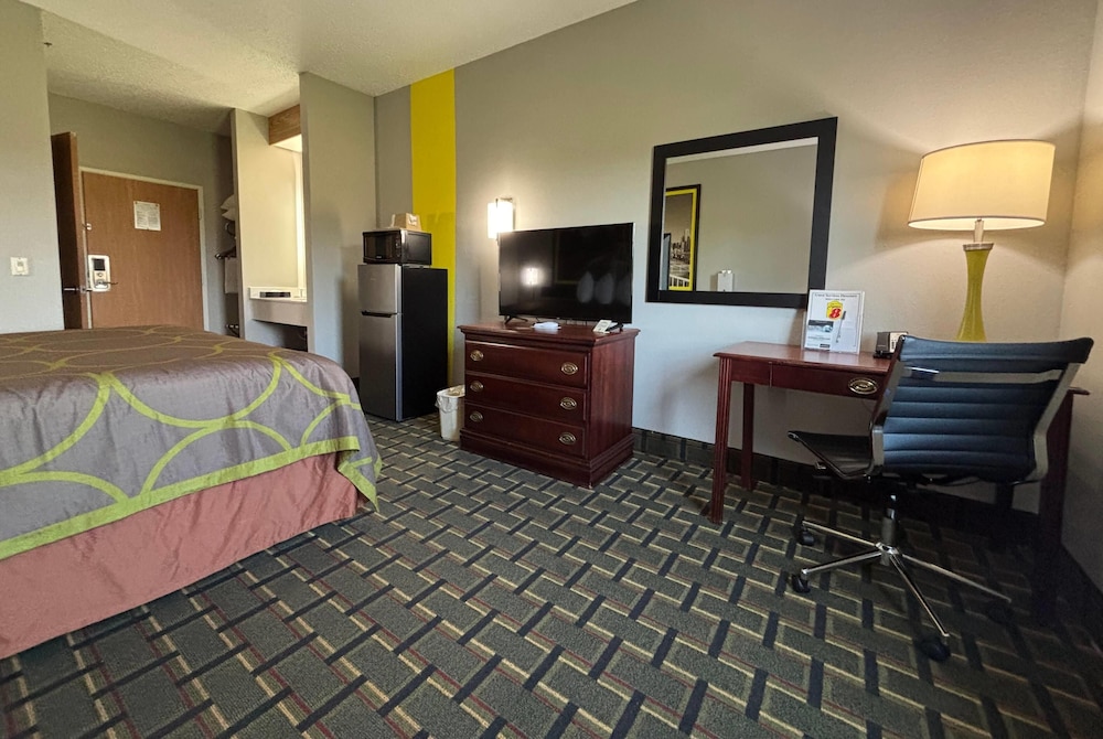 Super 8 by Wyndham Mt. Carmel IL 16/32