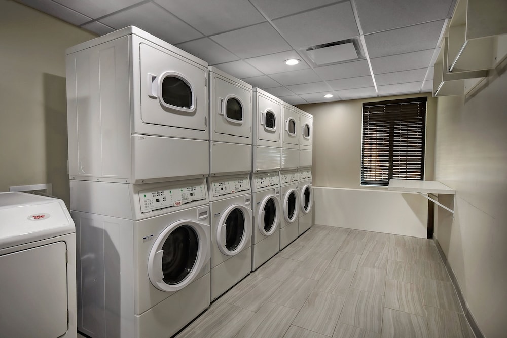 Staybridge Suites Holland 21/64