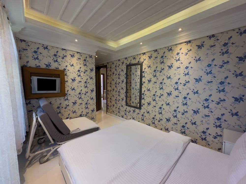 غرفة كلاسيكية ثلاثية مع أريكة، Hotel Katina 8/10