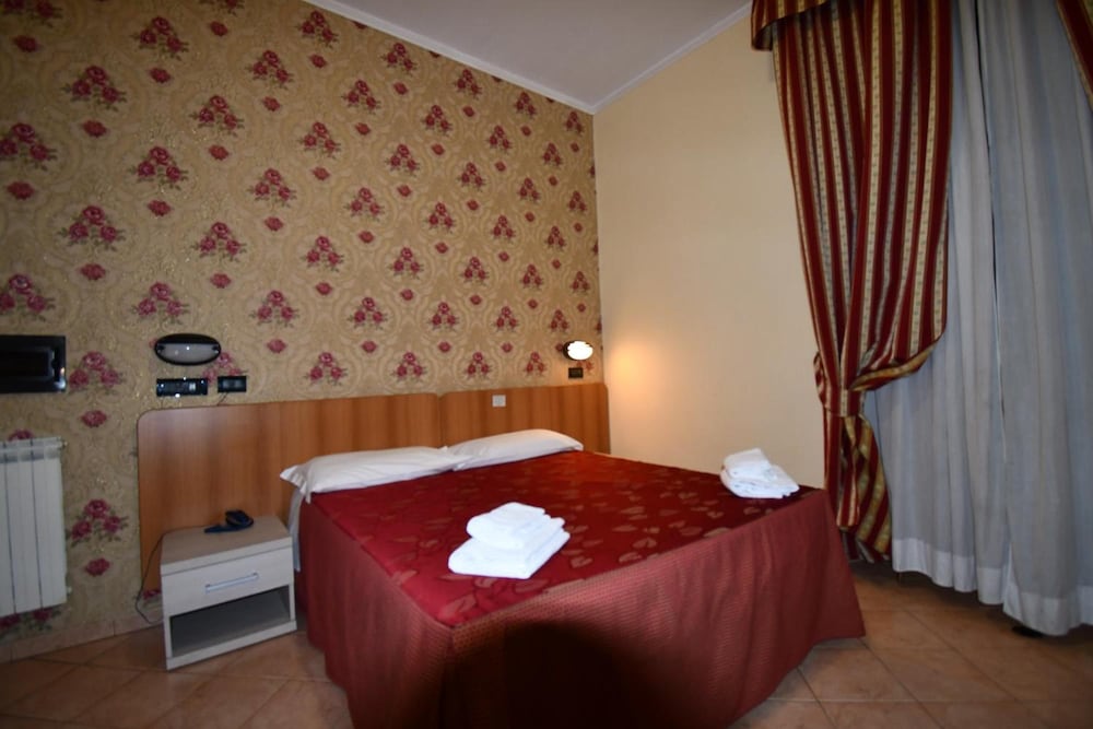 Hotel Ferrarese Roma 7/49