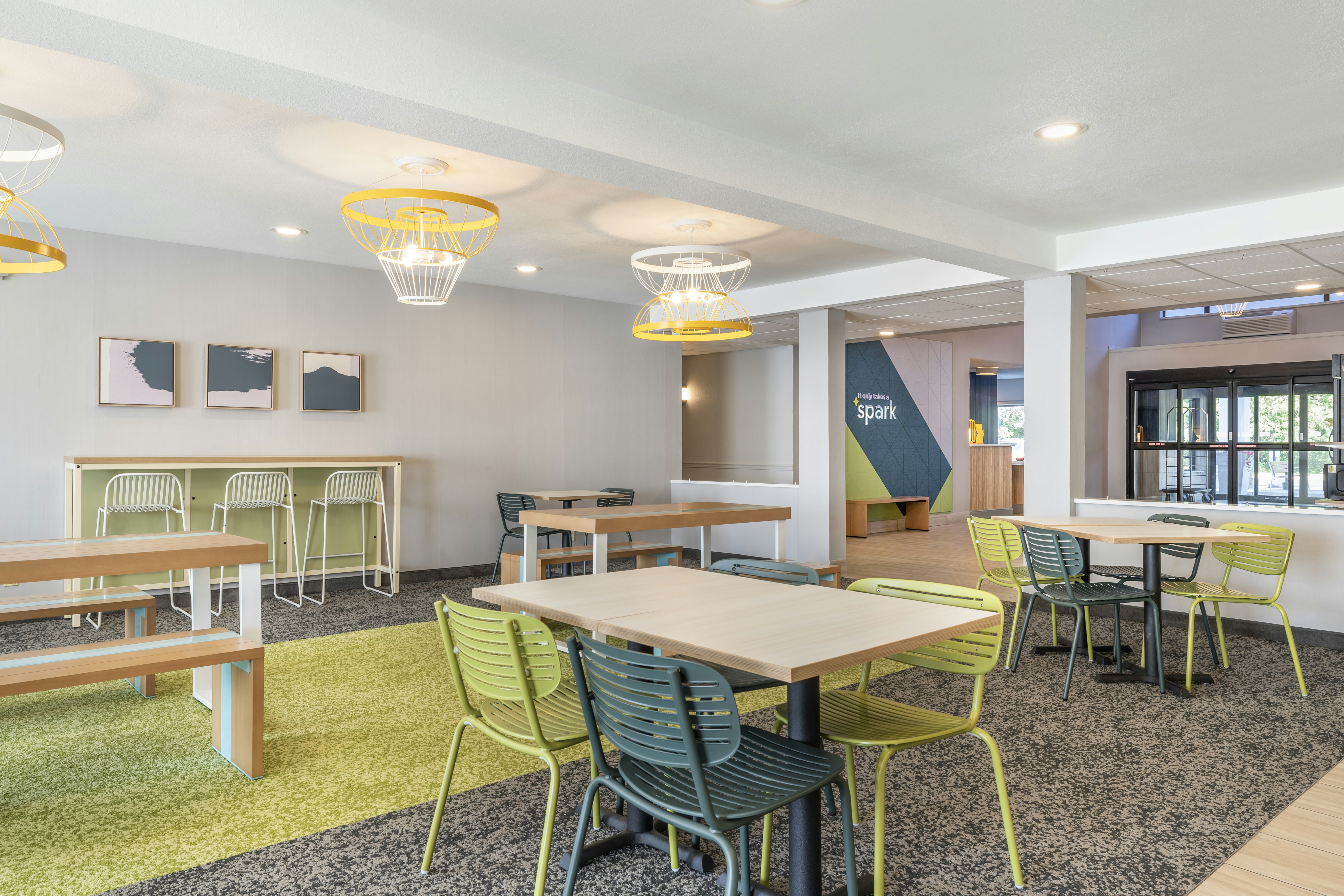 Days Inn & Suites Onalaska WI 18/22