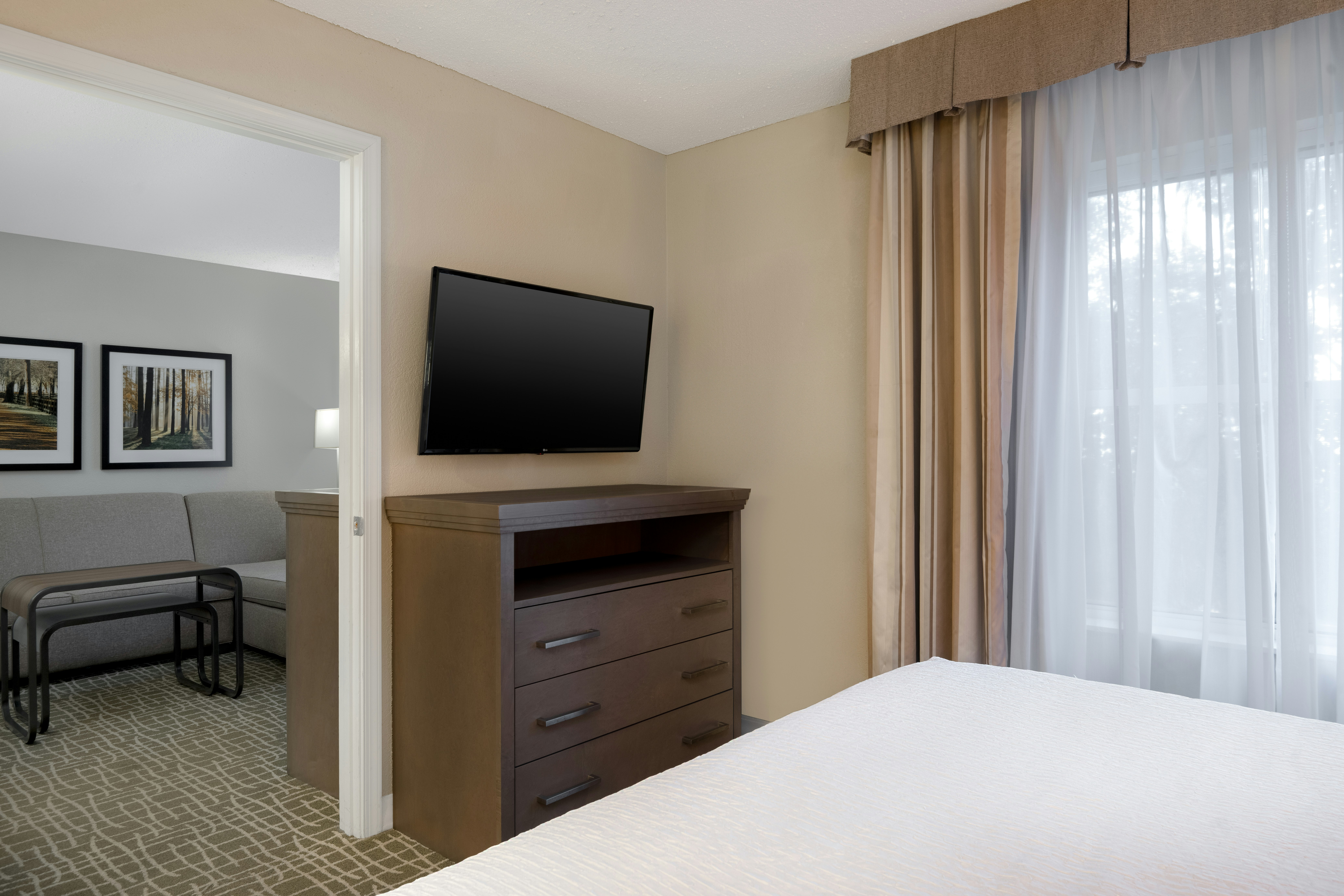 1 BEDROOM, SUITE, KING BED