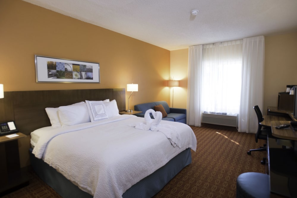Fairfield Inn Suites Nashville Smyrna 10/50