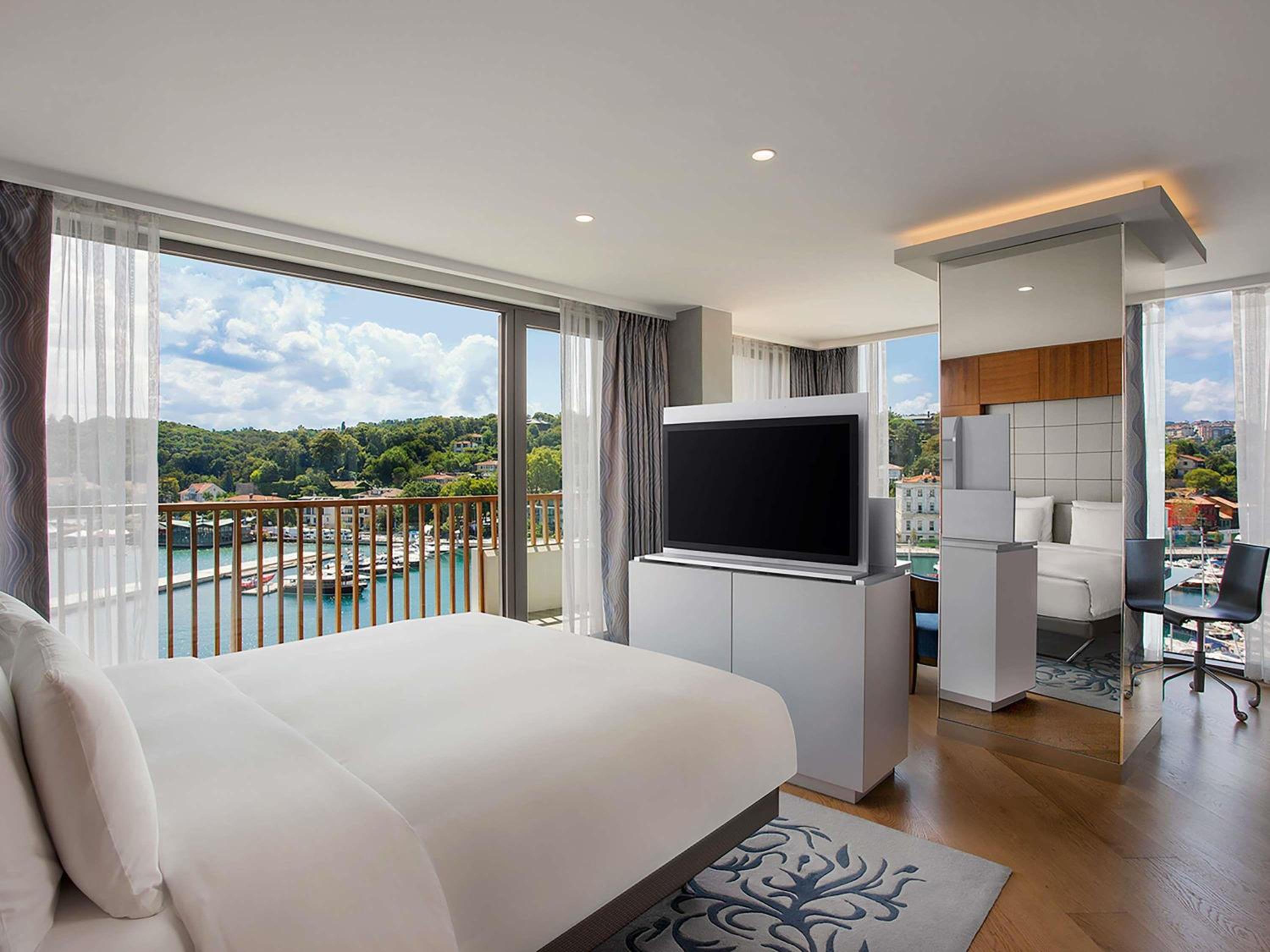 Panoramic, Suite, Queen Bed, Bosphorus View, Hot Tub