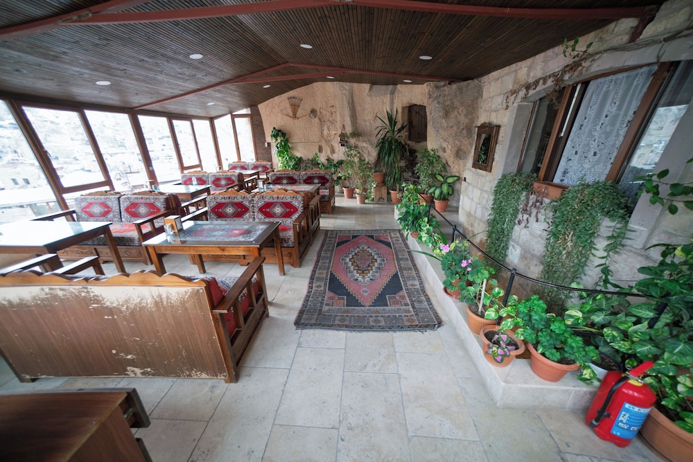 Zeus Cave Suites 36/50