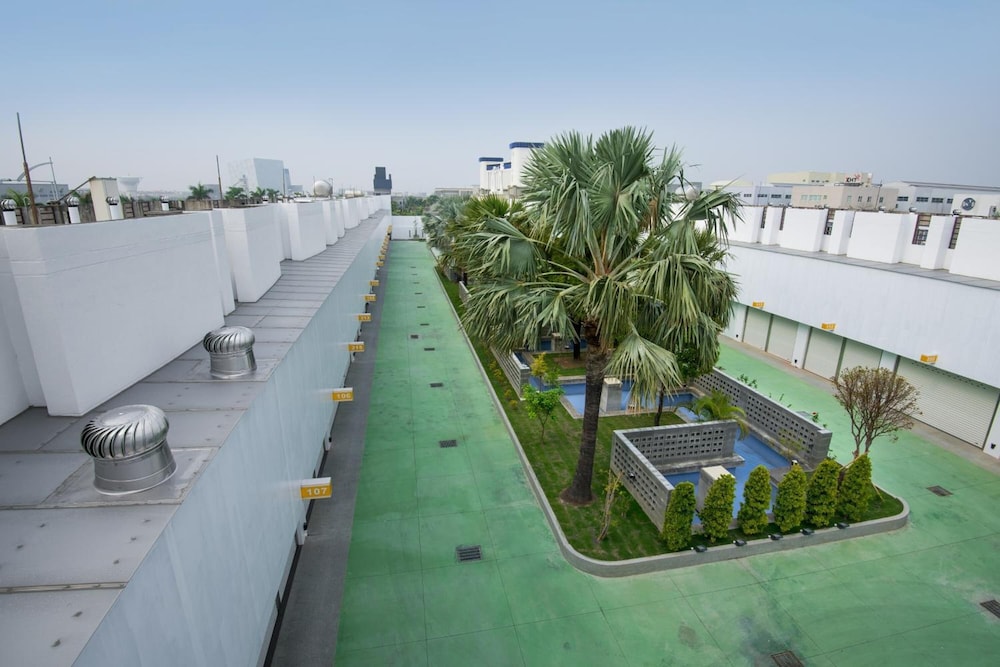 M Garden Business Hotel 33/36