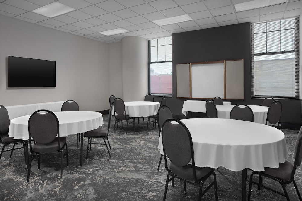 The Suites Hotel at Waterfront Plaza 39/50