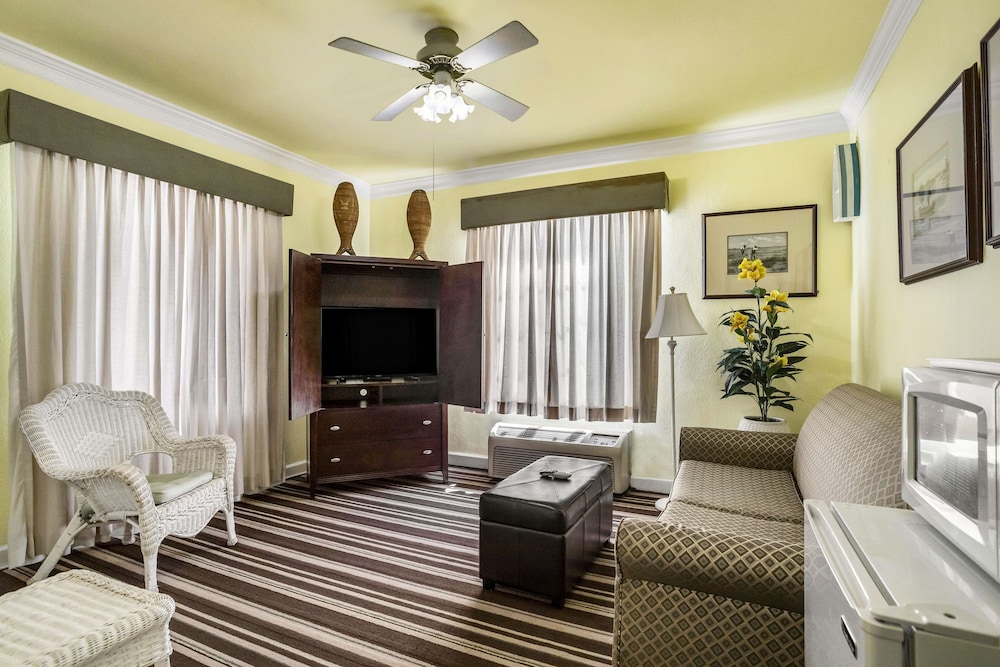 Americas Best Value Inn Historic Clewiston Inn 38/56
