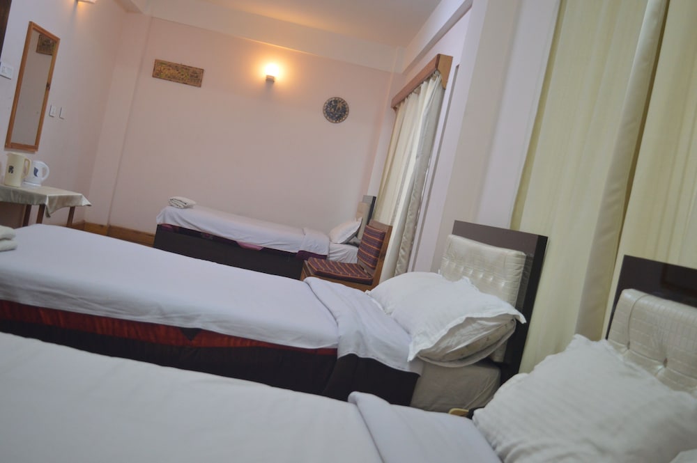 Bhutan Silverpine Resort 27/50