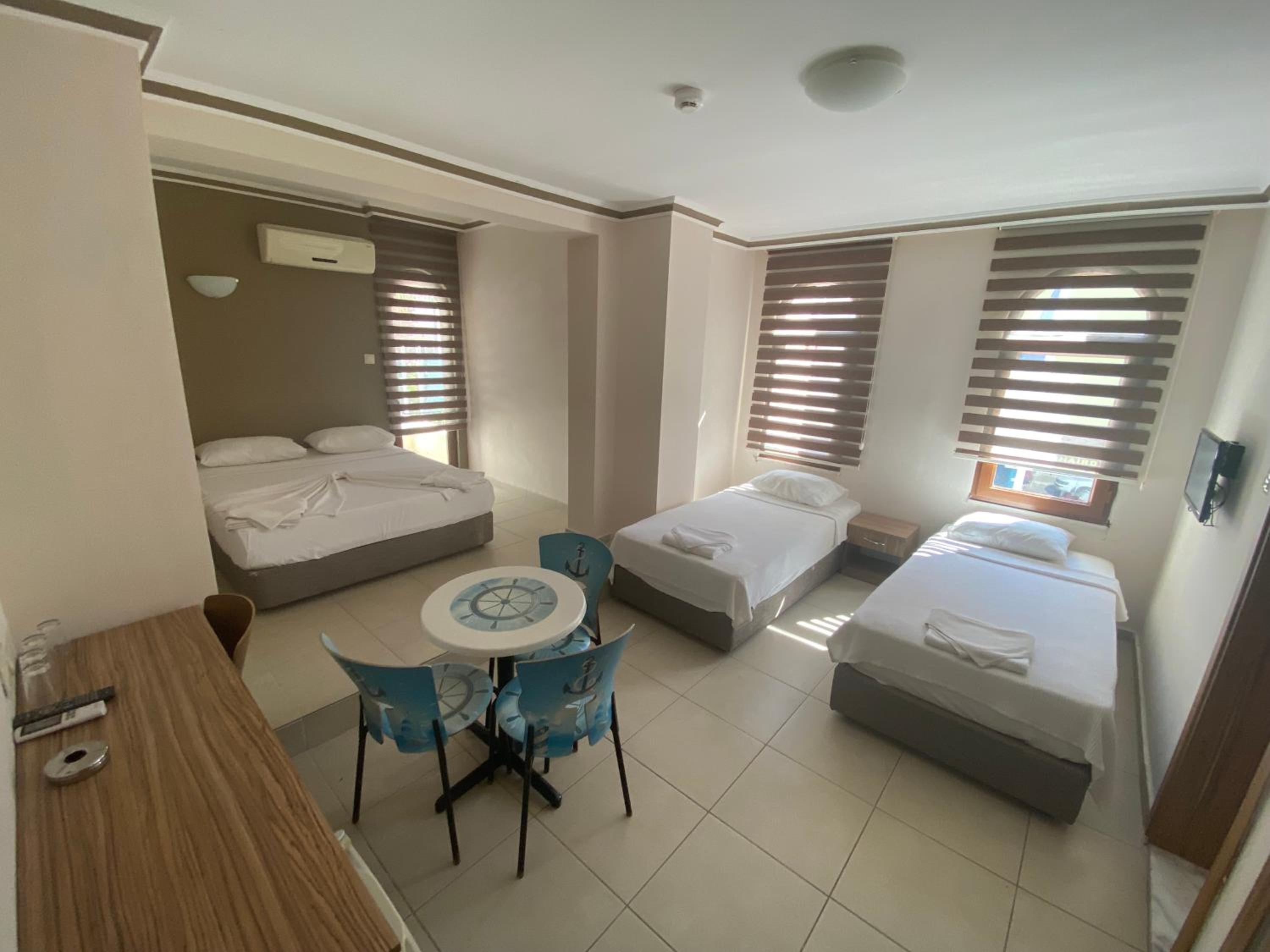 غرفة ديلوكس رباعية، Astoria Life Hotel 2/5