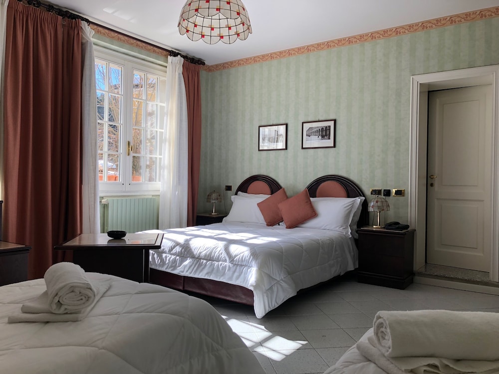 ROOM, TRIPLE