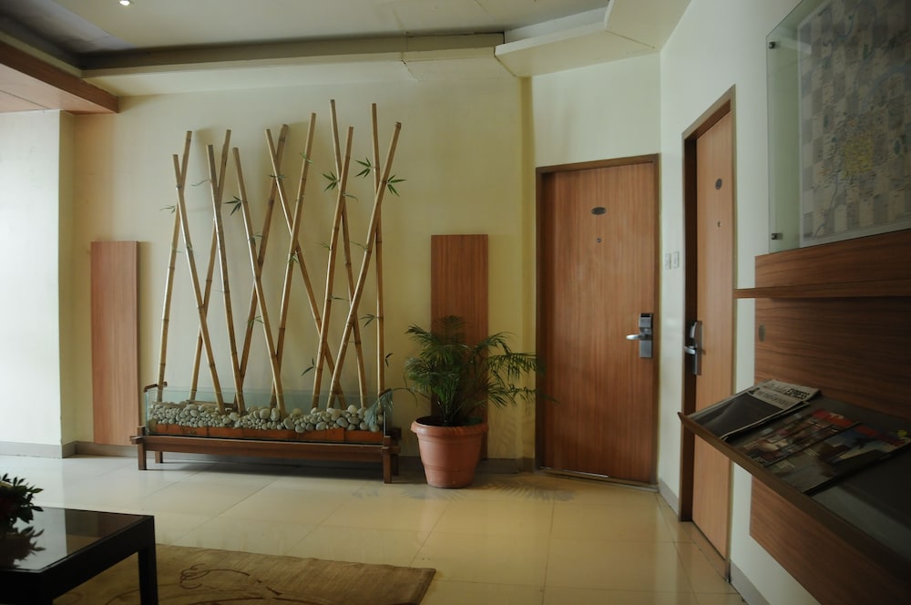 HOTEL MADHAV 7/34