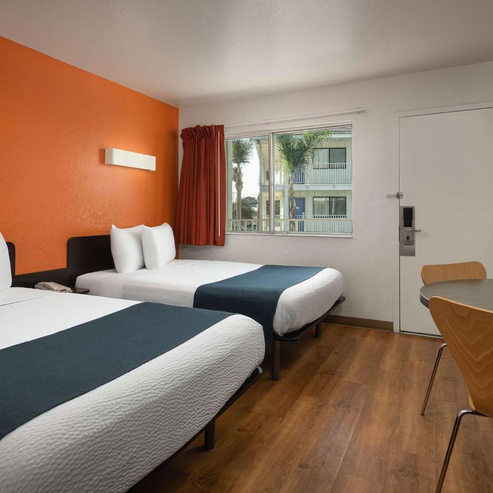 Motel6 Carpinteria, CA - Santa Barbara - North 38/59