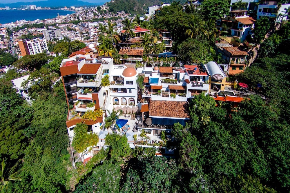 Casa Cupula 74/77